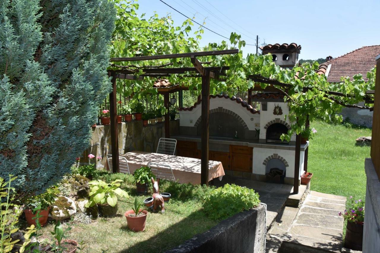 Къща Поколения Trjawna Exterior foto