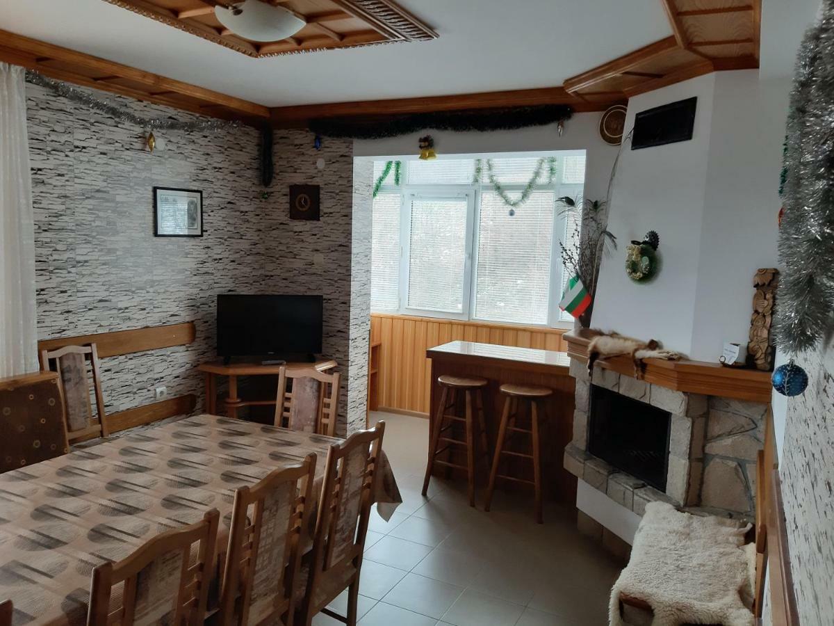 Къща Поколения Trjawna Exterior foto